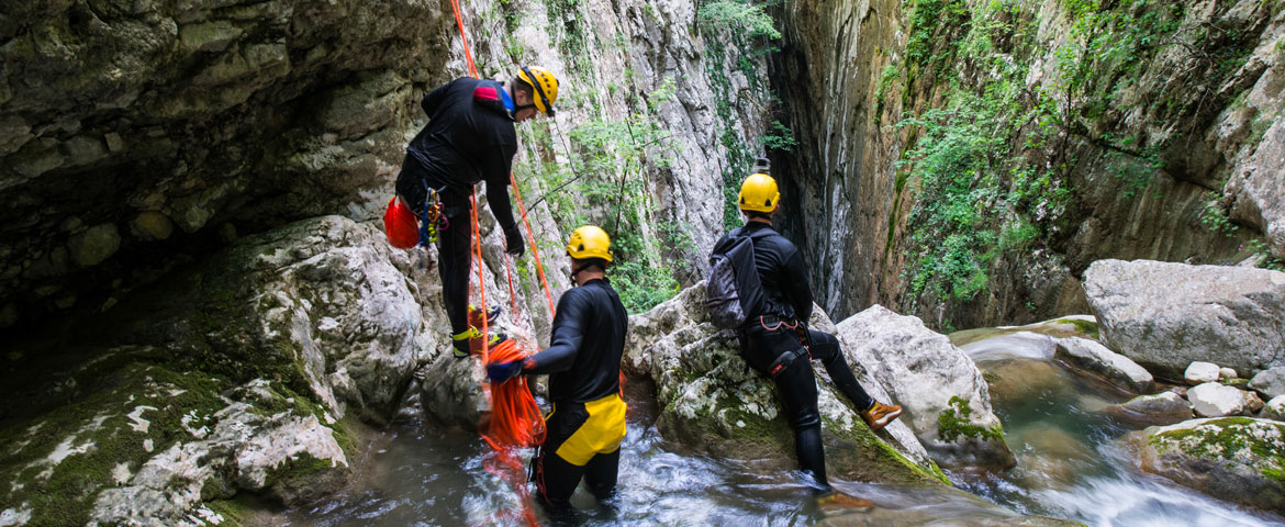 Préparation au rafting et au canyoning