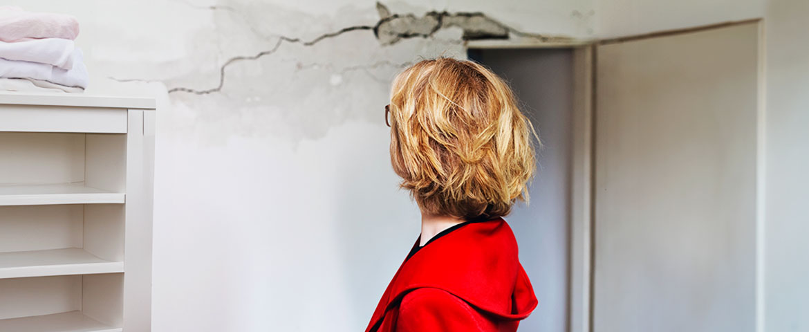 Danger fissure mur intérieur