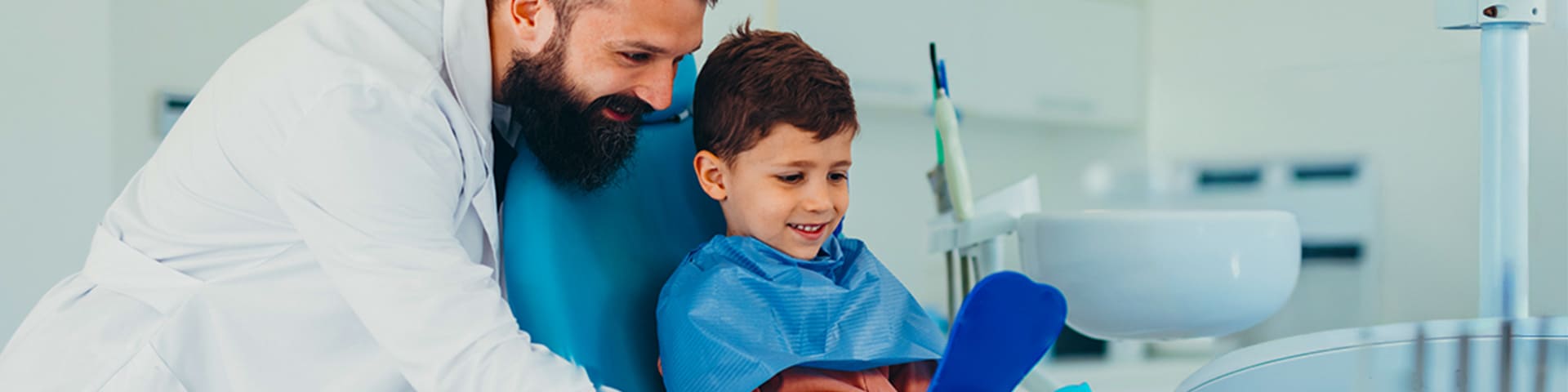 enfant chez le dentiste