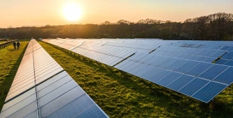 champs de panneaux photovoltaïques