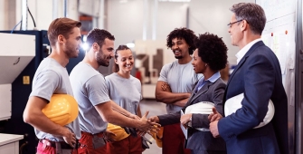 Des collaborateurs sur un chantier