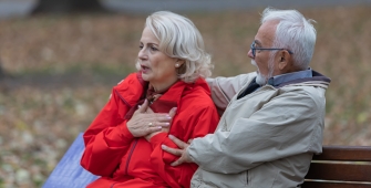 Article - santé seniors - crise cardiaque femme