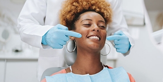 femme chez le dentiste