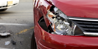 Une voiture accidentée 