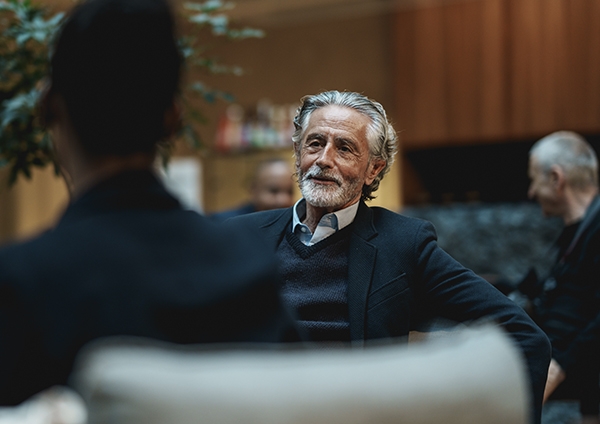 un homme en rendez-vous